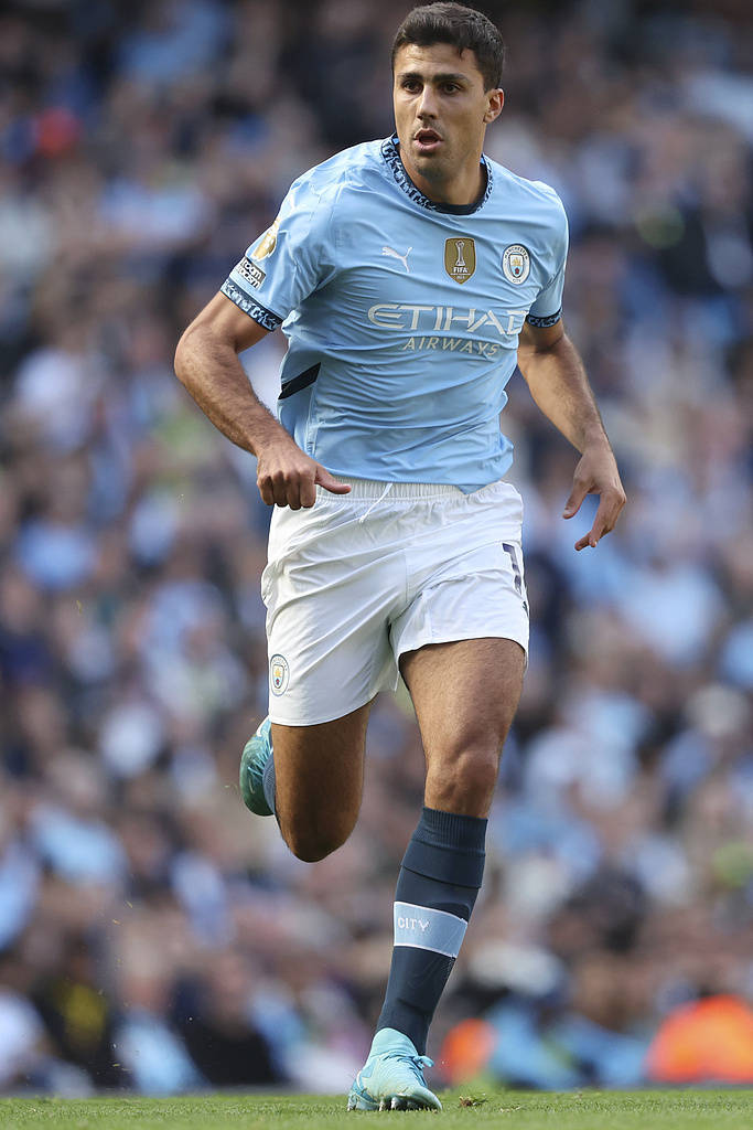 罗德里成皇马首选引两豪门博弈，曼城1亿要价难阻2027免签计划