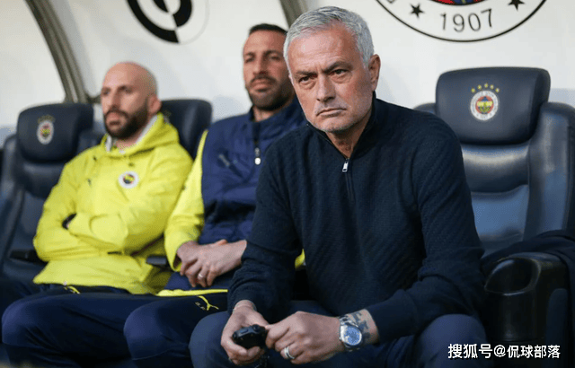 0-1出局，输球输人！62岁穆里尼奥跌下神坛，连续6年无缘欧冠正赛